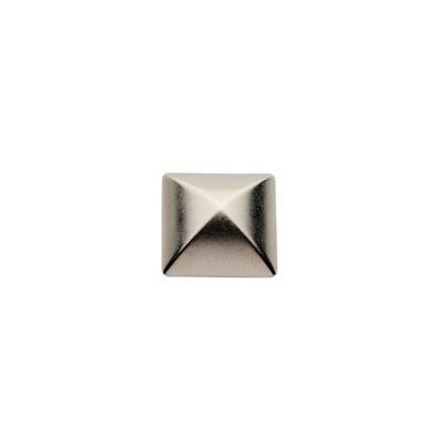 Zamak pyramid stud for bags